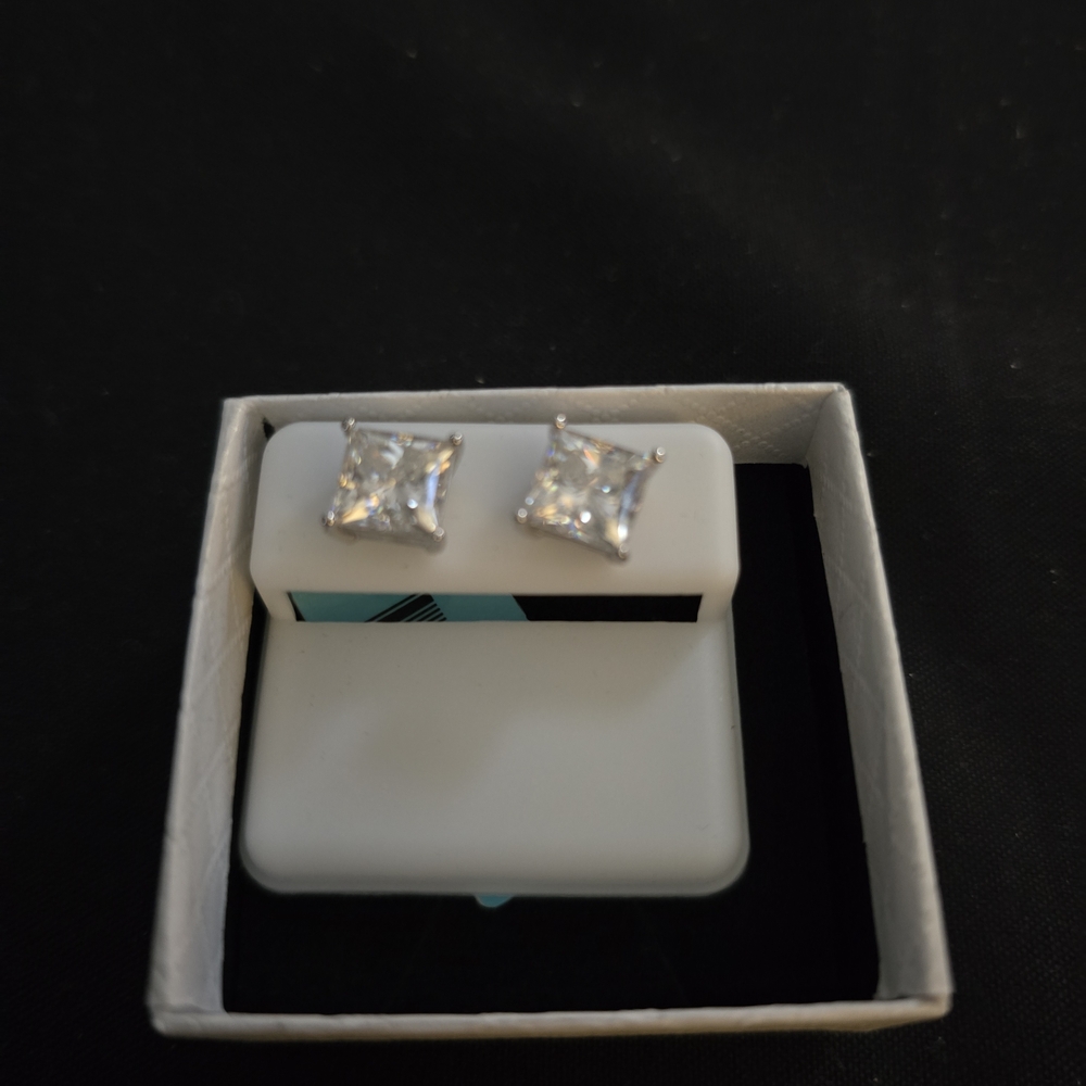6.00 CTW Moissanite Stud Earrings – Sterling Silver – NWOT – High Sparkle